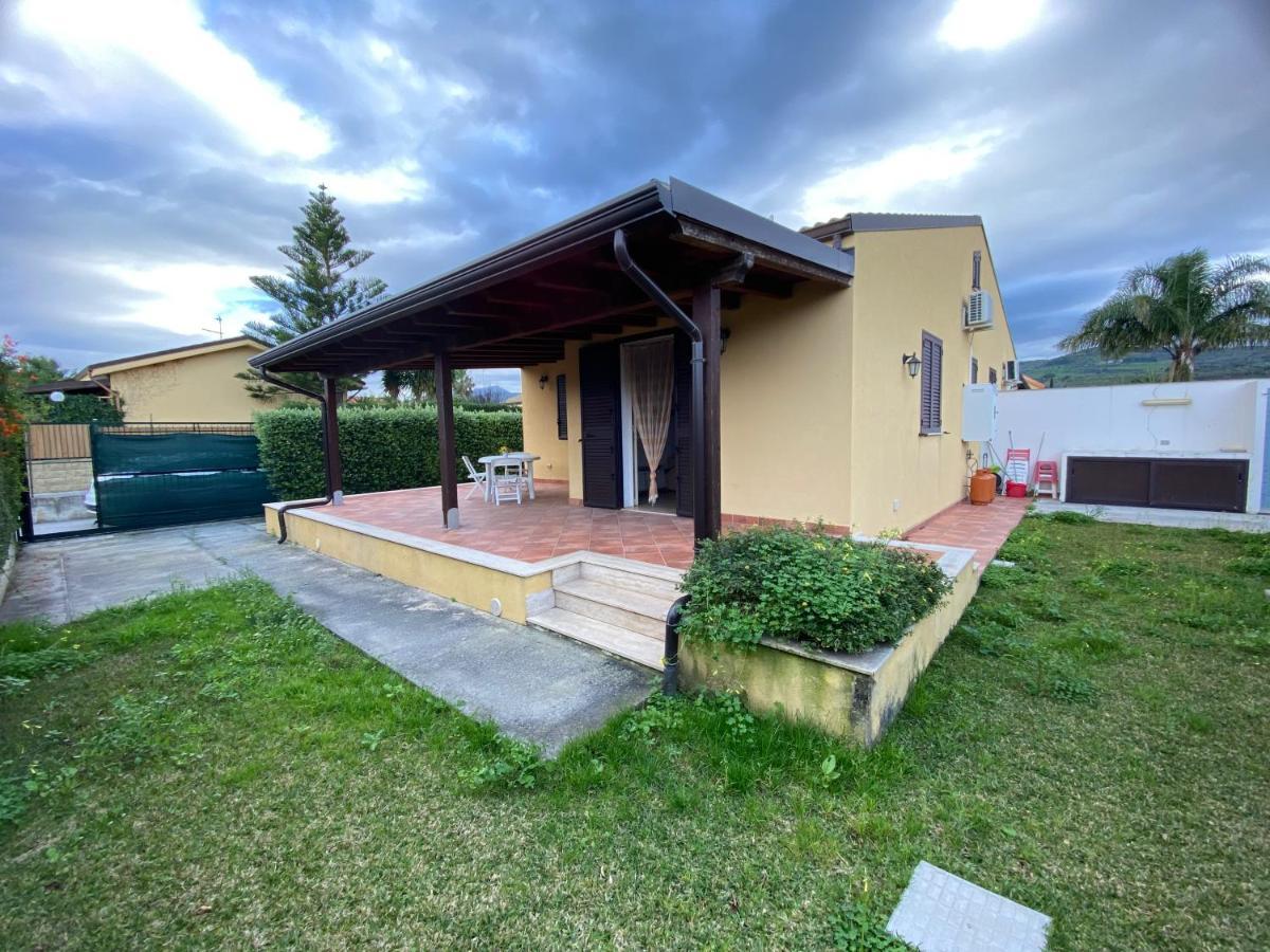 Villa Indipendente Le Coccinelle Beach Mare Piscina A 250 Mt Dal Mare Con Servizio Di Piscina A 400 Mt 12 K Da Cefalu 캄포펠리체 디 로첼라 외부 사진