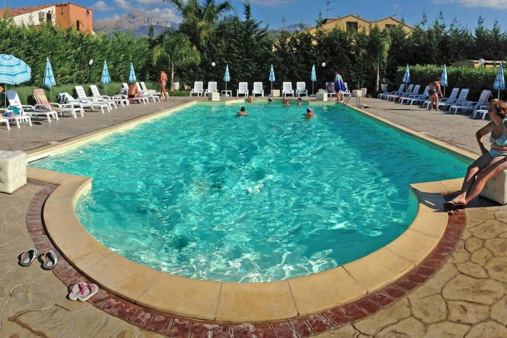 Villa Indipendente Le Coccinelle Beach Mare Piscina A 250 Mt Dal Mare Con Servizio Di Piscina A 400 Mt 12 K Da Cefalu 캄포펠리체 디 로첼라 외부 사진