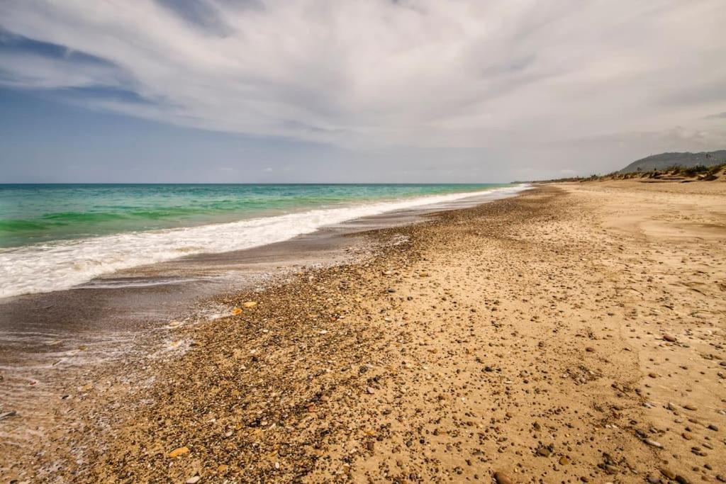 Villa Indipendente Le Coccinelle Beach Mare Piscina A 250 Mt Dal Mare Con Servizio Di Piscina A 400 Mt 12 K Da Cefalu 캄포펠리체 디 로첼라 외부 사진