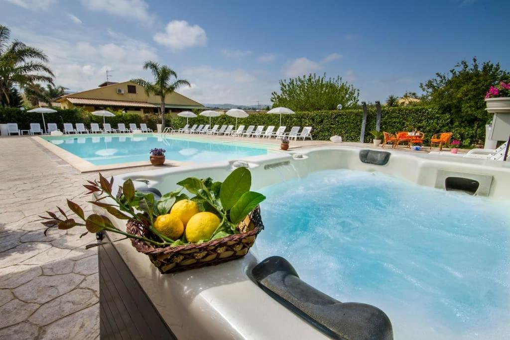 Villa Indipendente Le Coccinelle Beach Mare Piscina A 250 Mt Dal Mare Con Servizio Di Piscina A 400 Mt 12 K Da Cefalu 캄포펠리체 디 로첼라 외부 사진
